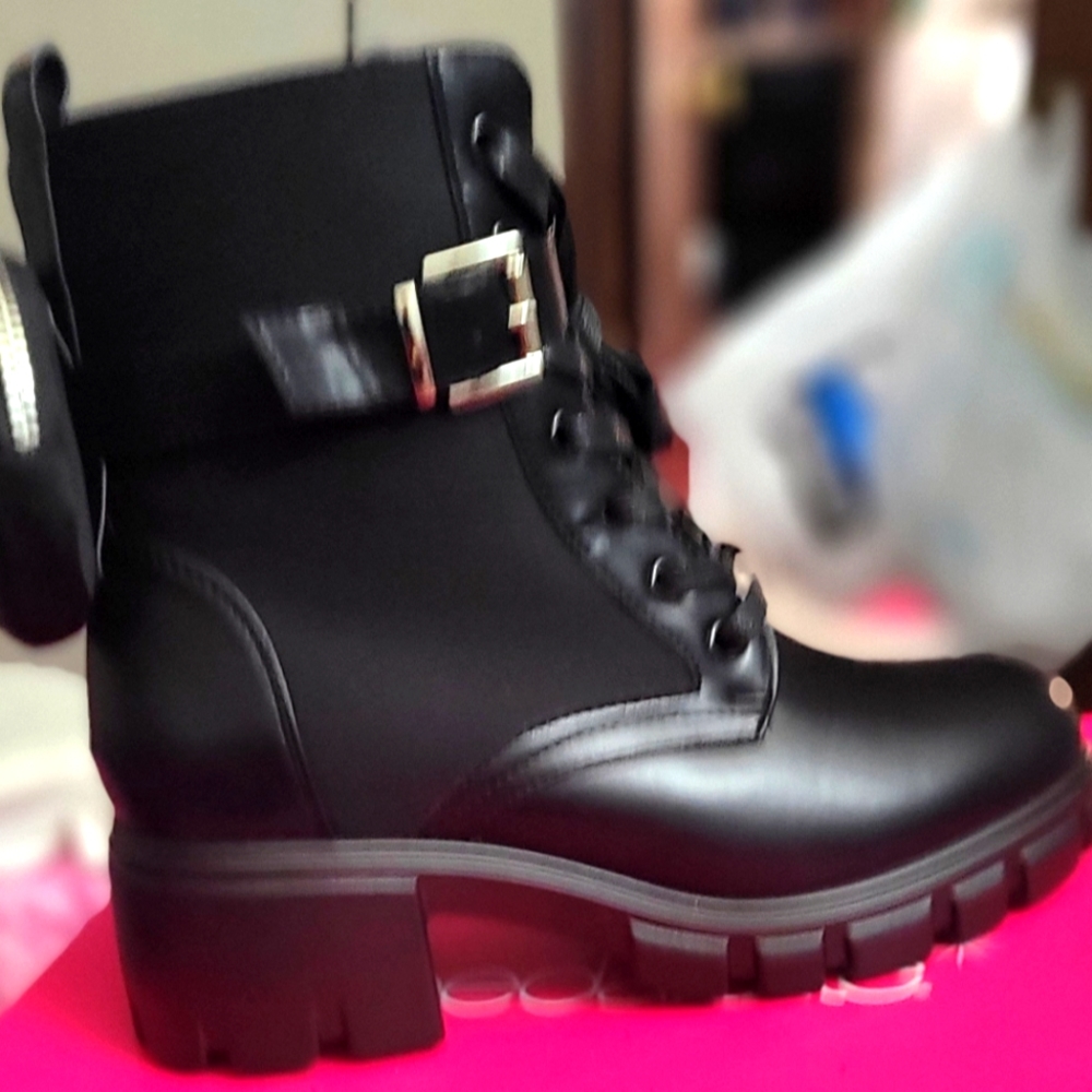 Combat boot